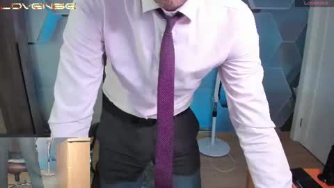Snapshot of hard_and_juici chatting on 06/18/26, 03:29 Steve online show from 06/18/26, 03:29