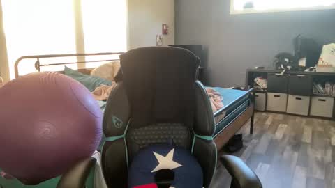 Snapshot of hard_irishman chatting on 11/03/25, 01:34 Zach online show from 11/03/25, 01:34