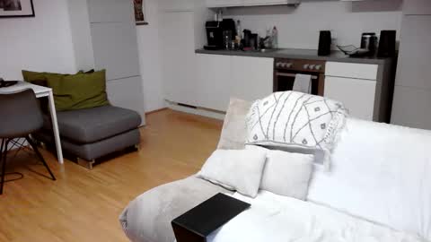 Snapshot of hard_out_here chatting on 12/15/25, 01:32 Chris online show from 12/15/25, 01:32