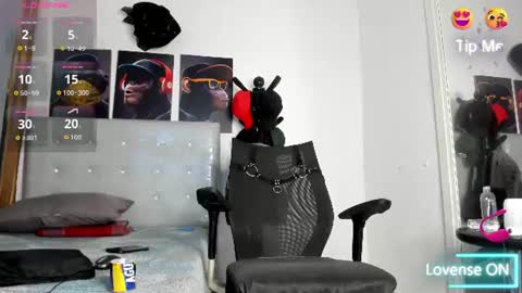 Snapshot of hardboy_latin chatting on 06/18/26, 04:02 hardboy_latin online show from 06/18/26, 04:02