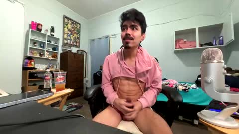 Snapshot of harddmikee chatting on 02/14/26, 06:15 harddmikee online show from 02/14/26, 06:15