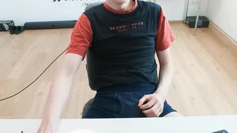 Snapshot of hardone852 chatting on 10/19/25, 10:16 hardone852 online show from 10/19/25, 10:16