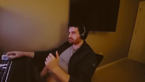 Snapshot of hardswtch chatting on 12/15/24, 04:07 Tom online show from 12/15/24, 04:07