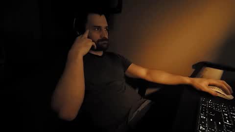 Snapshot of hardswtch chatting on 09/16/25, 10:38 Tom online show from 09/16/25, 10:38