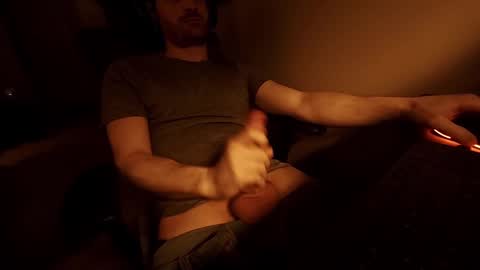 Snapshot of hardswtch chatting on 09/26/25, 05:44 Tom online show from 09/26/25, 05:44