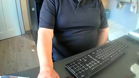 Snapshot of hardy3251 chatting on 09/18/25, 12:18 hardy3251 online show from 09/18/25, 12:18