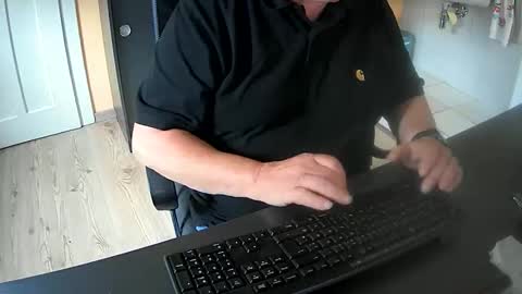 Snapshot of hardy3251 chatting on 09/22/25, 10:17 hardy3251 online show from 09/22/25, 10:17