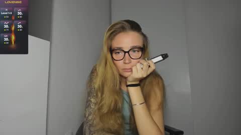 Snapshot of harley_everly chatting on 09/25/25, 04:54 Tasya online show from 09/25/25, 04:54