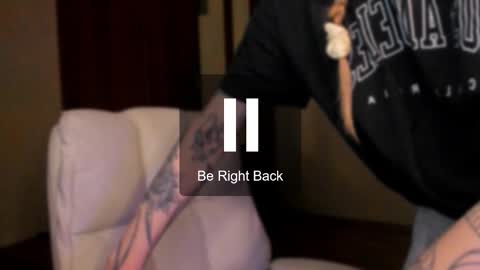 Snapshot of harley_kimm chatting on 11/19/25, 06:02 Julia online show from 11/19/25, 06:02