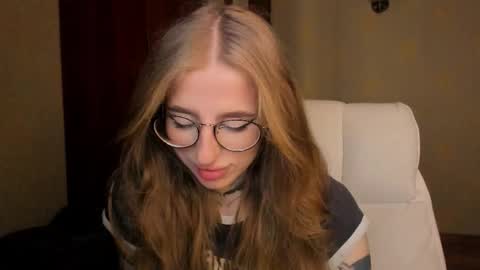 Snapshot of harley_kimm chatting on 11/29/25, 05:21 Julia online show from 11/29/25, 05:21