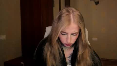 Snapshot of harley_kimm chatting on 12/16/25, 05:12 Julia online show from 12/16/25, 05:12