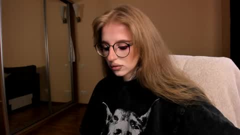 Julia online show from 04/15/26, 05:25