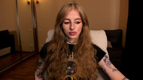 Julia online show from 05/07/26, 05:35