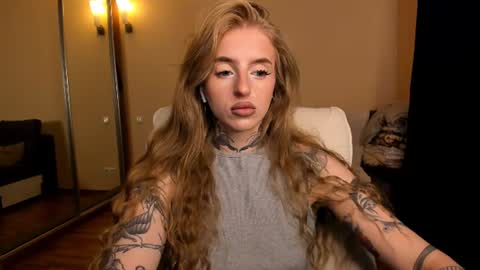 Julia online show from 07/08/26, 05:34