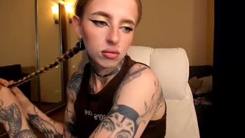 Julia online show from 07/12/26, 05:42