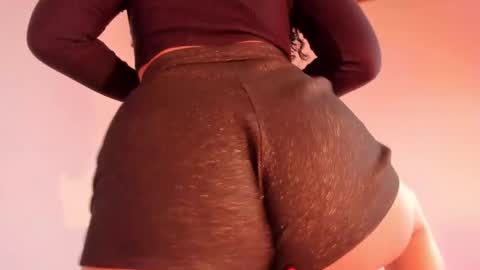 Snapshot of harley_red chatting on 12/28/24, 05:23 Annie online show from 12/28/24, 05:23