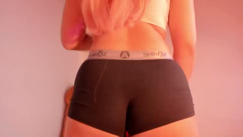 Snapshot of harley_red chatting on 10/05/25, 05:39 Annie online show from 10/05/25, 05:39