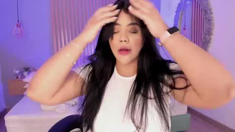 Snapshot of harmonybabe_ chatting on 03/08/25, 08:25 Harmony online show from 03/08/25, 08:25