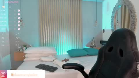 Snapshot of harmonybabe_ chatting on 03/08/25, 11:28 Harmony online show from 03/08/25, 11:28