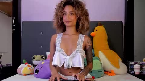 Snapshot of harmonyy_hill chatting on 11/02/25, 10:56 Harmony Hill online show from 11/02/25, 10:56