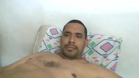 Snapshot of harpechediaz chatting on 11/10/25, 03:33 ricardo online show from 11/10/25, 03:33