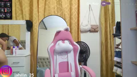 Snapshot of harperzoe chatting on 10/20/25, 11:38 harperzoe online show from 10/20/25, 11:38