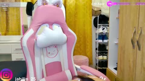 Snapshot of harperzoe chatting on 11/23/25, 07:57 harperzoe online show from 11/23/25, 07:57