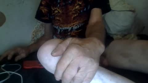 Snapshot of harry1cannary chatting on 11/22/25, 07:29 harry1cannary online show from 11/22/25, 07:29