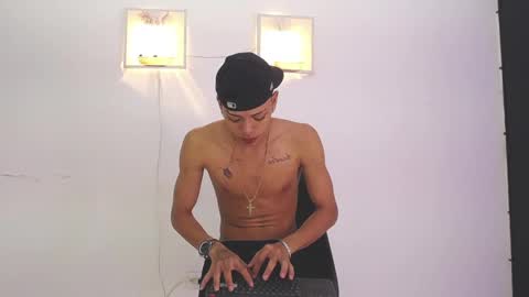 Snapshot of harry_jhonsonn chatting on 02/16/25, 02:20 Harry online show from 02/16/25, 02:20