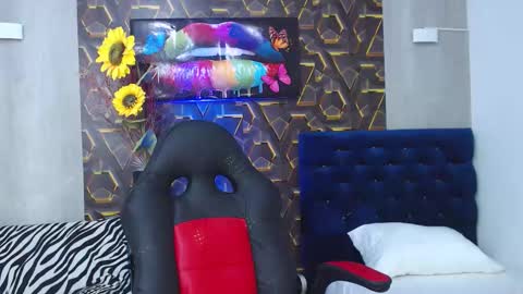 Snapshot of harry_jhonsonn chatting on 10/13/25, 03:23 Harry online show from 10/13/25, 03:23