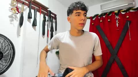 Snapshot of harry_latinboy chatting on 12/08/24, 07:43 Harry online show from 12/08/24, 07:43