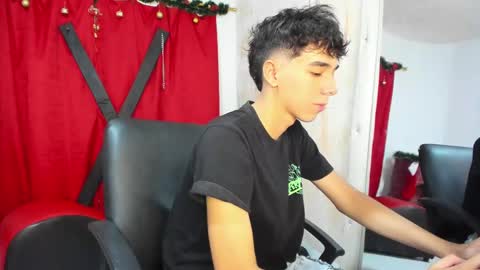 Snapshot of harry_latinboy chatting on 12/15/24, 08:04 Harry online show from 12/15/24, 08:04