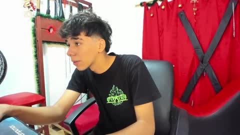 Snapshot of harry_latinboy chatting on 12/15/24, 11:09 Harry online show from 12/15/24, 11:09