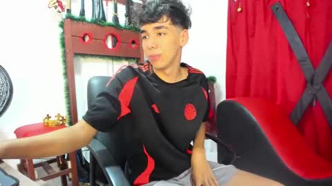 Snapshot of harry_latinboy chatting on 12/16/24, 07:43 Harry online show from 12/16/24, 07:43