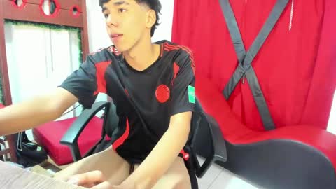 Snapshot of harry_latinboy chatting on 12/16/24, 10:56 Harry online show from 12/16/24, 10:56