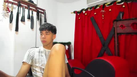 Snapshot of harry_latinboy chatting on 12/17/24, 11:05 Harry online show from 12/17/24, 11:05