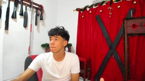 Snapshot of harry_latinboy chatting on 12/20/24, 01:36 Harry online show from 12/20/24, 01:36