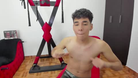 Snapshot of harry_latinboy chatting on 01/06/25, 10:47 Harry online show from 01/06/25, 10:47