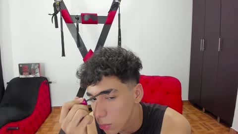 Snapshot of harry_latinboy chatting on 01/08/25, 01:42 Harry online show from 01/08/25, 01:42