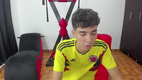 Snapshot of harry_latinboy chatting on 01/12/25, 07:10 Harry online show from 01/12/25, 07:10