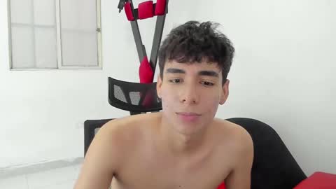 Snapshot of harry_latinboy chatting on 03/03/25, 10:42 Harry online show from 03/03/25, 10:42