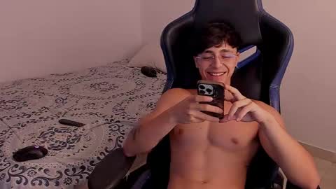 Snapshot of harry_p01 chatting on 11/15/25, 02:20 harry_p01 online show from 11/15/25, 02:20