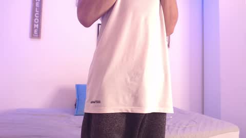 Snapshot of harrythomson1 chatting on 12/31/24, 07:31 harry thomson online show from 12/31/24, 07:31