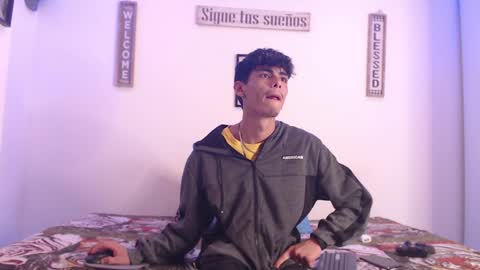 Snapshot of harrythomson1 chatting on 01/20/25, 04:21 harry thomson online show from 01/20/25, 04:21