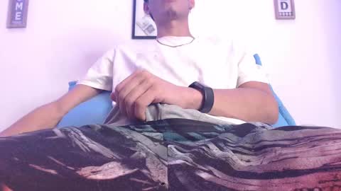 Snapshot of harrythomson1 chatting on 02/15/25, 05:09 harry thomson online show from 02/15/25, 05:09