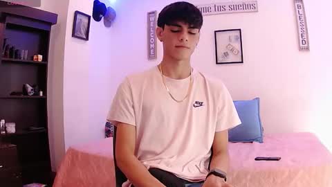 Snapshot of harrythomson1 chatting on 09/13/25, 03:45 harry thomson online show from 09/13/25, 03:45