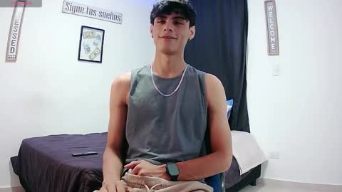 Snapshot of harrythomson1 chatting on 10/30/25, 02:24 harry thomson online show from 10/30/25, 02:24