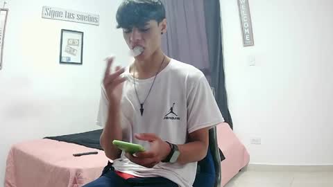 Snapshot of harrythomson1 chatting on 04/21/26, 02:12 harry thomson online show from 04/21/26, 02:12