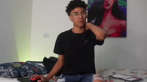 Snapshot of harrytwink18 chatting on 12/20/24, 01:22 HARRY online show from 12/20/24, 01:22