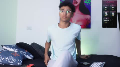 Snapshot of harrytwink18 chatting on 01/07/25, 01:24 HARRY online show from 01/07/25, 01:24